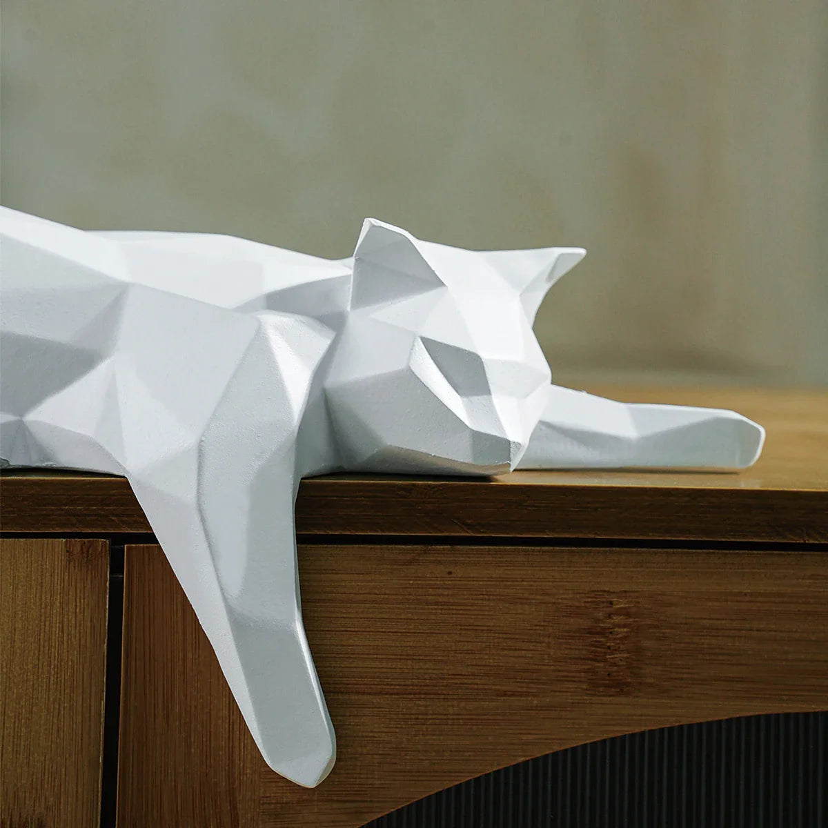 Geometric Black & White Cat Statue – Modern Resin Animal Sculpture for Home & Office Decor