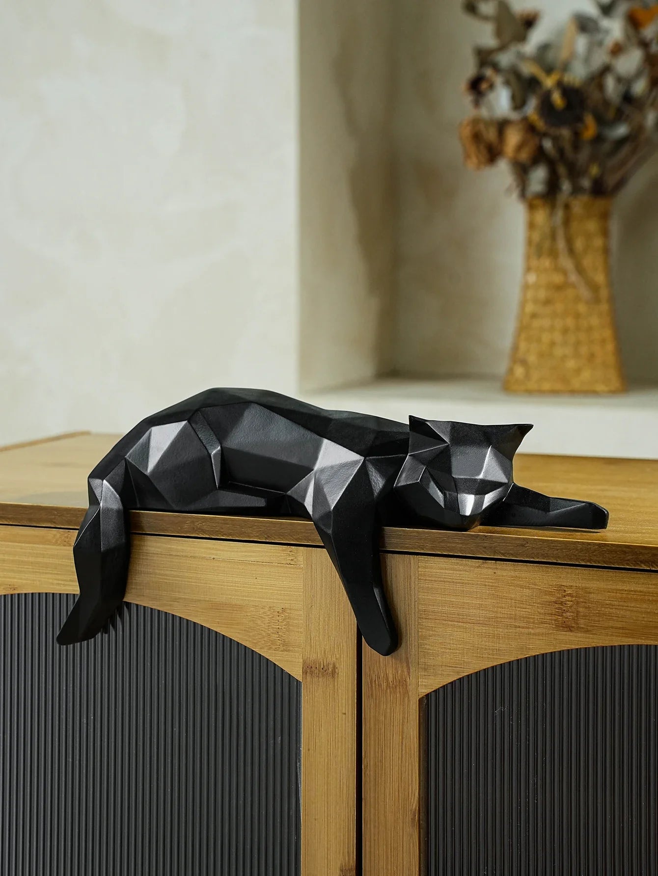 Geometric Black & White Cat Statue – Modern Resin Animal Sculpture for Home & Office Decor