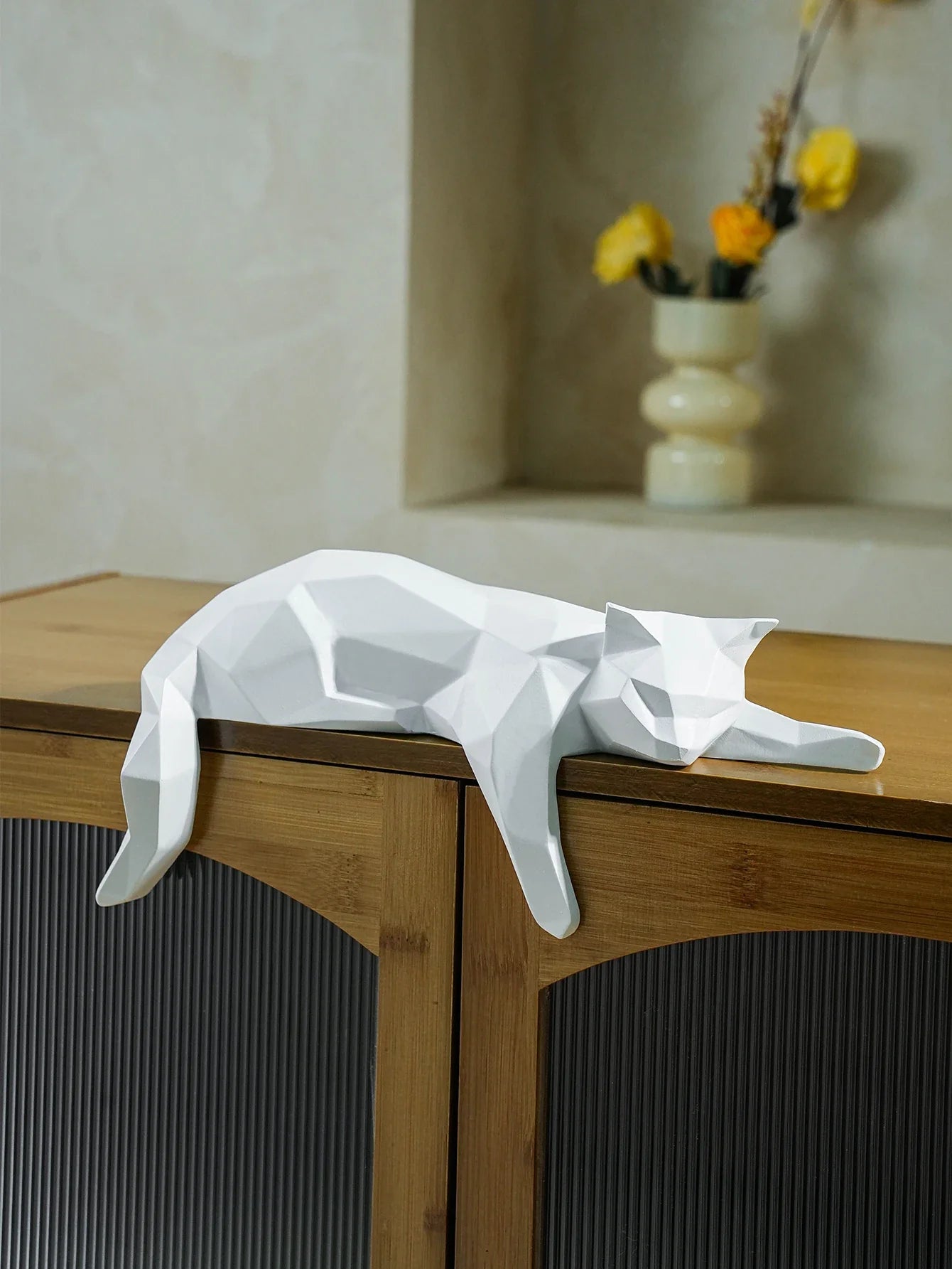 Geometric Black & White Cat Statue – Modern Resin Animal Sculpture for Home & Office Decor
