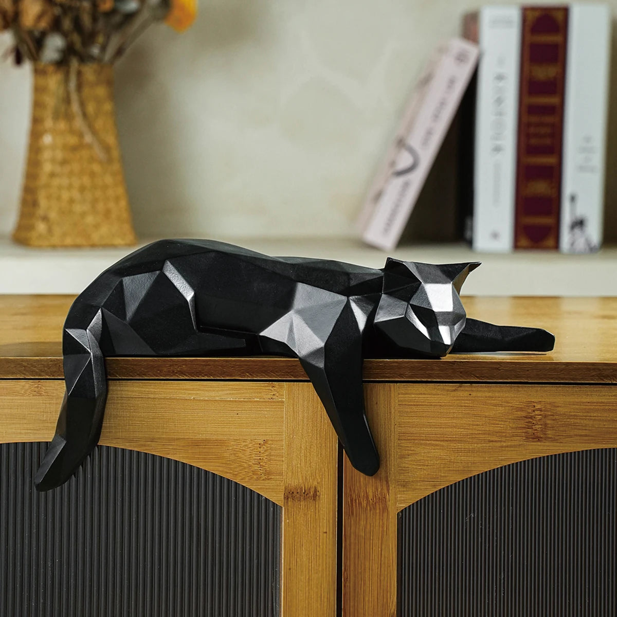 Geometric Black & White Cat Statue – Modern Resin Animal Sculpture for Home & Office Decor