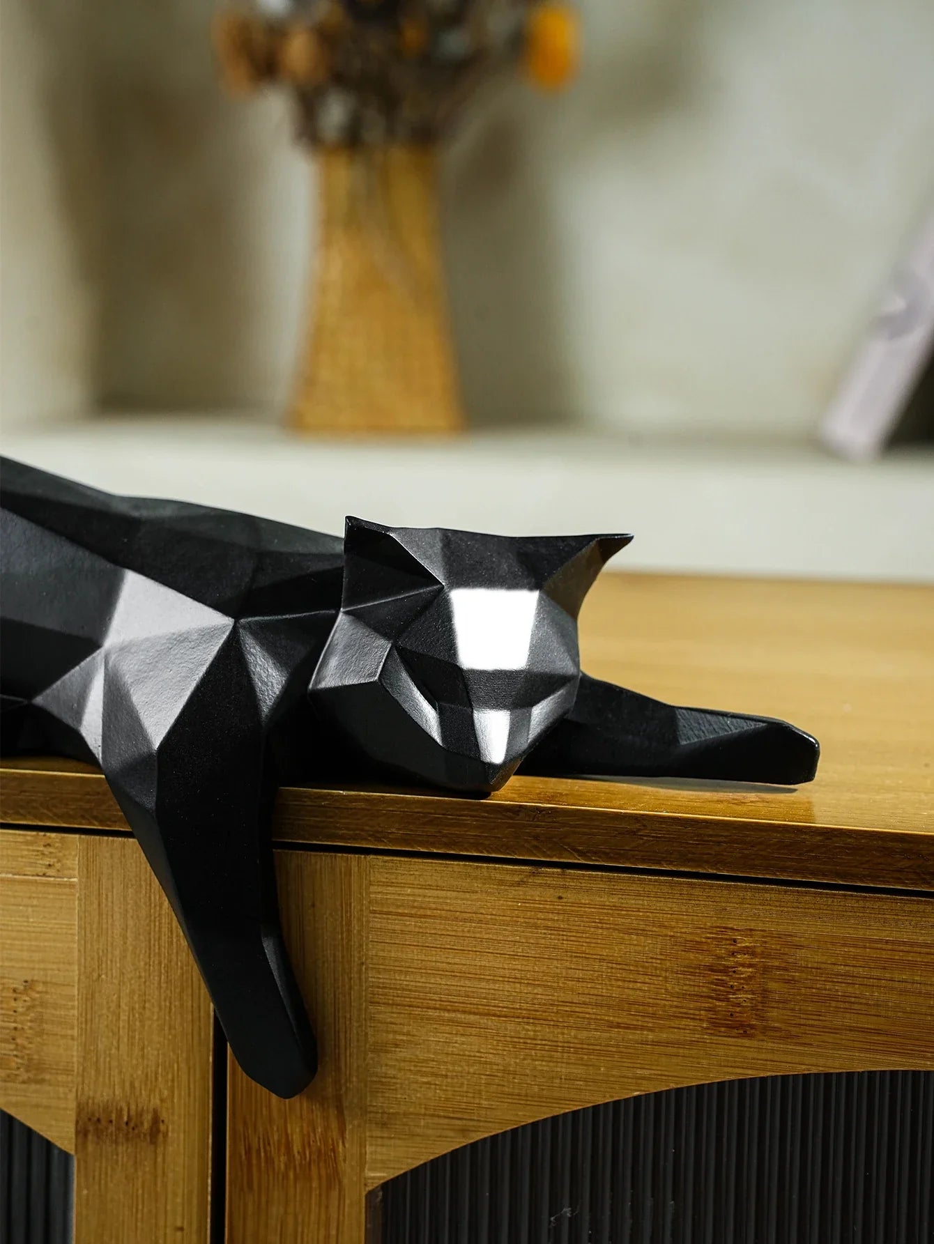 Geometric Black & White Cat Statue – Modern Resin Animal Sculpture for Home & Office Decor