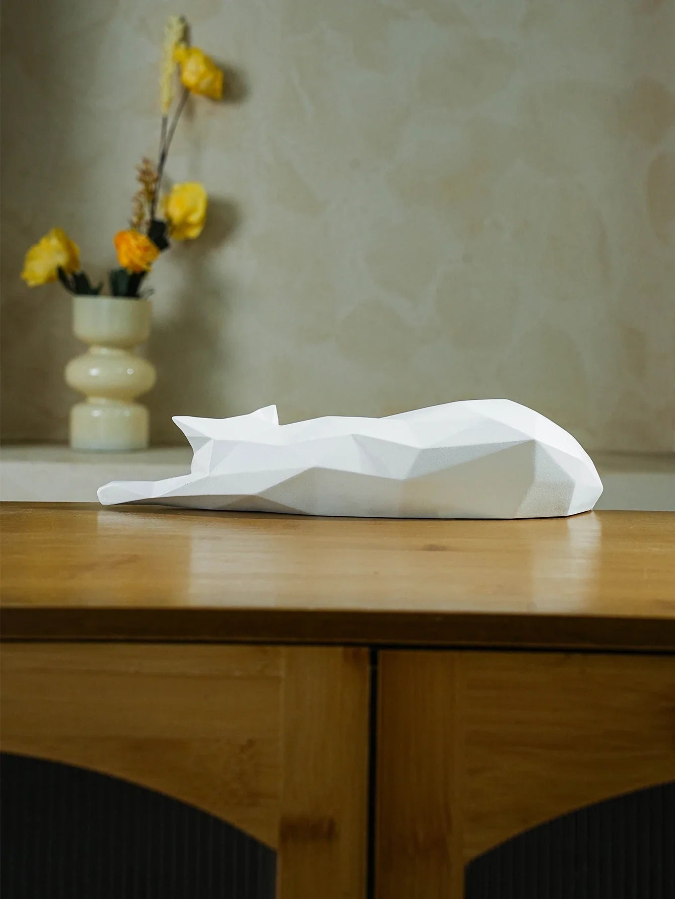 Geometric Black & White Cat Statue – Modern Resin Animal Sculpture for Home & Office Decor